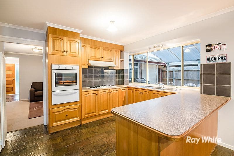 16 McGuigan Drive, Cranbourne West VIC 3977, Cranbourne West - Thumbnail 2