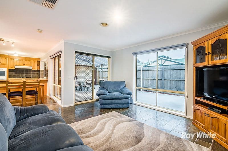 16 McGuigan Drive, Cranbourne West VIC 3977, Cranbourne West - Thumbnail 8