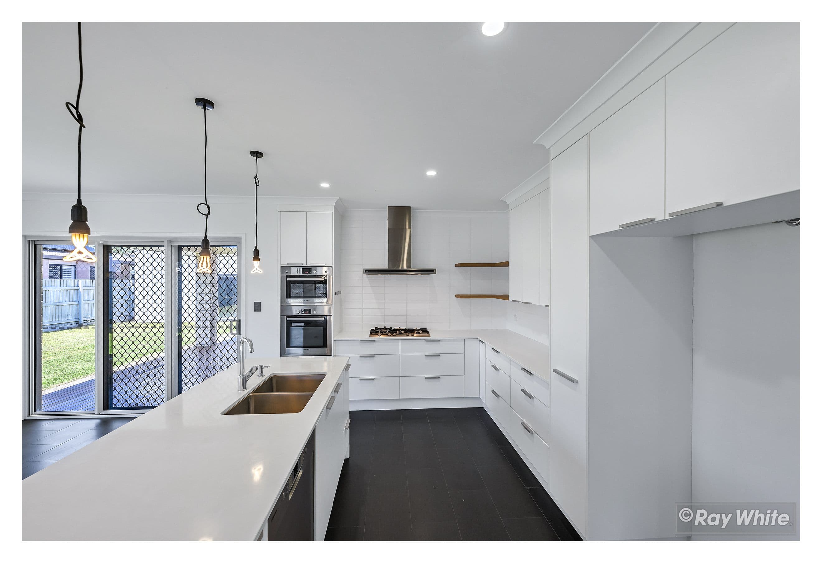21 Mistletoe Avenue, Norman Gardens QLD 4701, Norman Gardens - Thumbnail 2