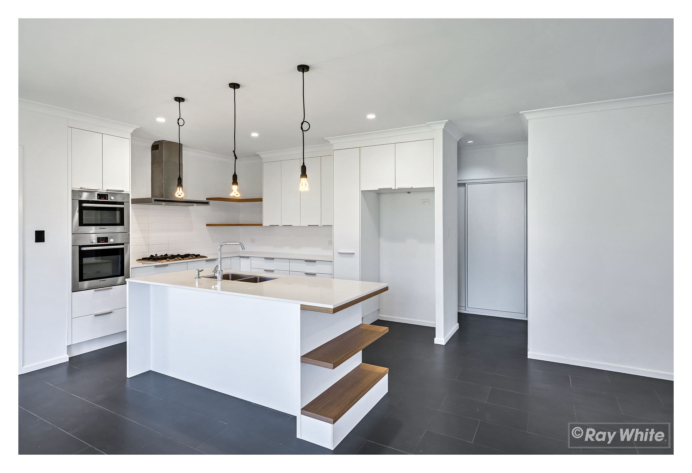 21 Mistletoe Avenue, Norman Gardens QLD 4701, Norman Gardens - Thumbnail 3