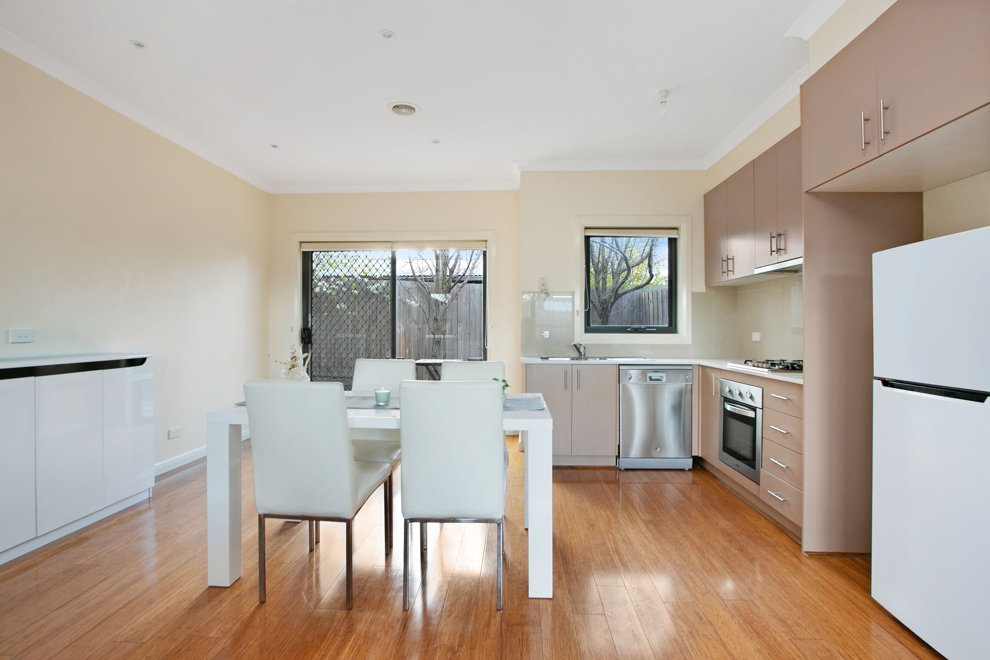 16 Charlton Crescent, Reservoir VIC 3073, Reservoir - Thumbnail 4