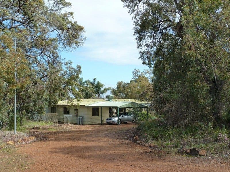 40 Blue Squill Drive, LOWER CHITTERING WA 6084, Lower Chittering - Thumbnail 2