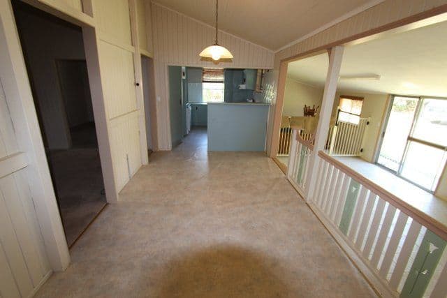 19 Hilda Street, CHARLEVILLE QLD 4470, Charleville - Thumbnail 4