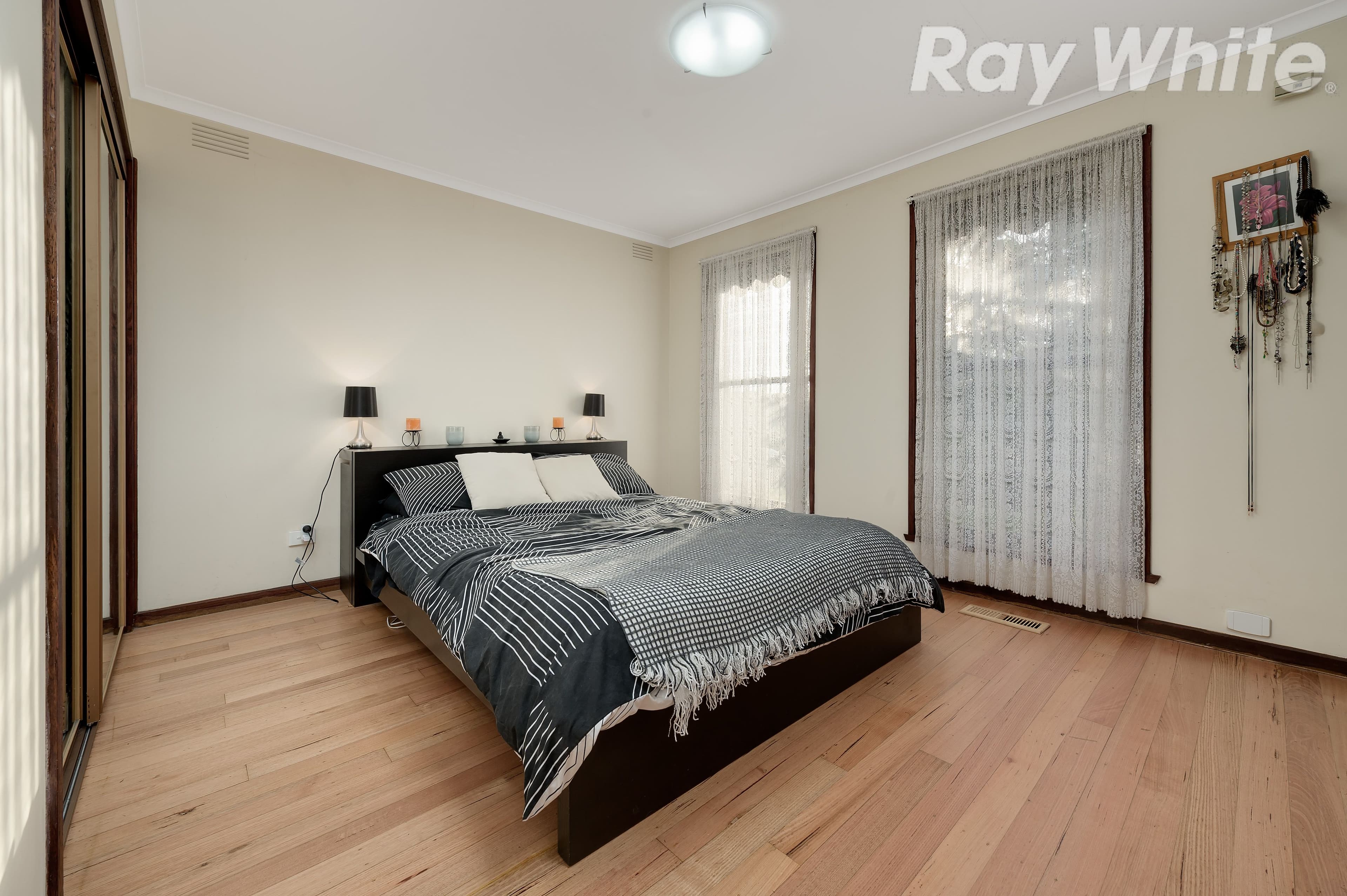 261 Greenhills Road, Bundoora VIC 3083, Bundoora - Thumbnail 5