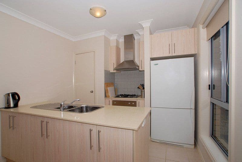 7 Pharaoh Drive, CRANBOURNE VIC 3977, Cranbourne - Thumbnail 2