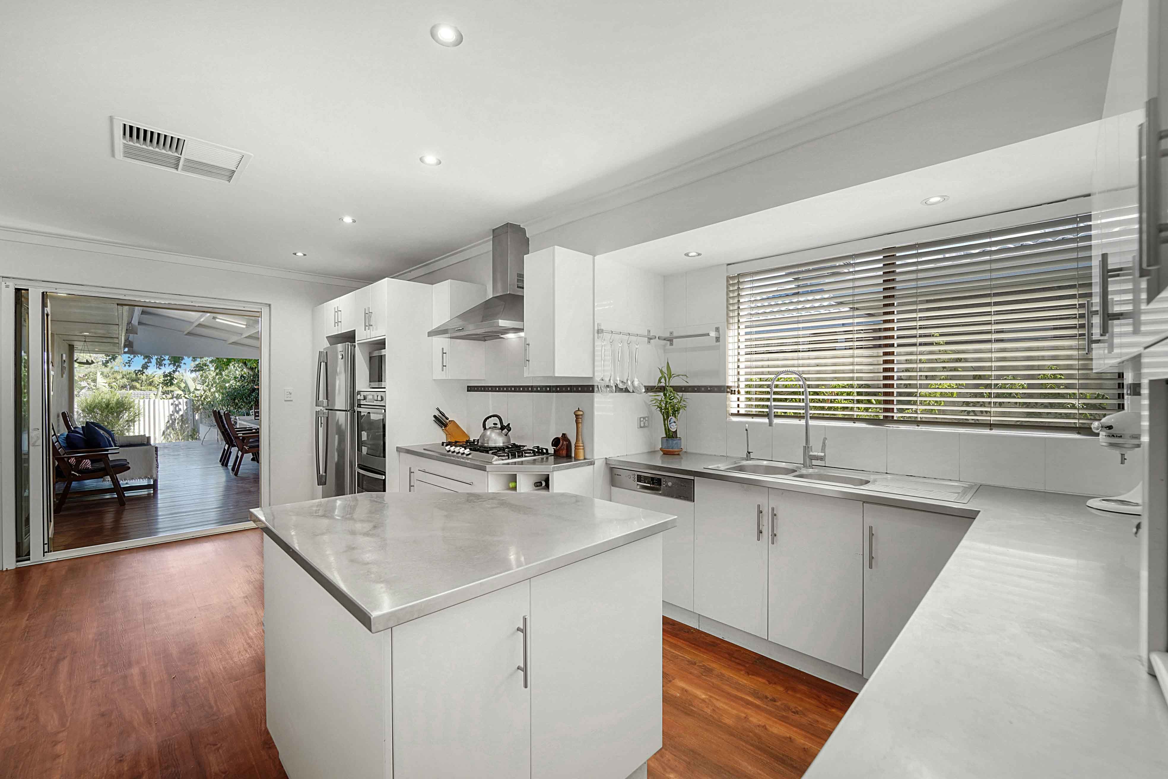 15 Sillmon Way, Duncraig WA 6023, Duncraig - Thumbnail 3