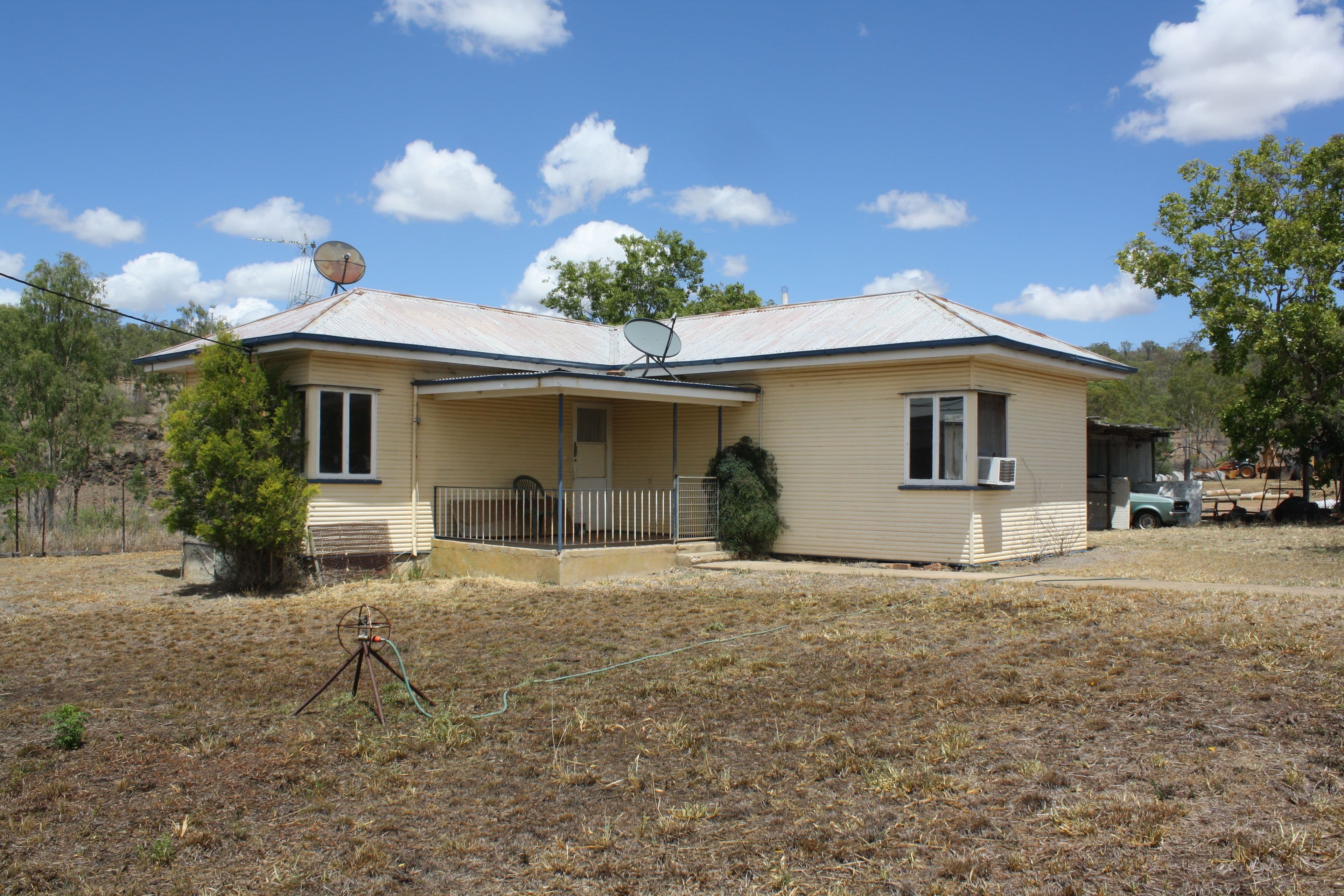 9 Hodgkinson Street, Eidsvold QLD 4627, Eidsvold - Thumbnail 2