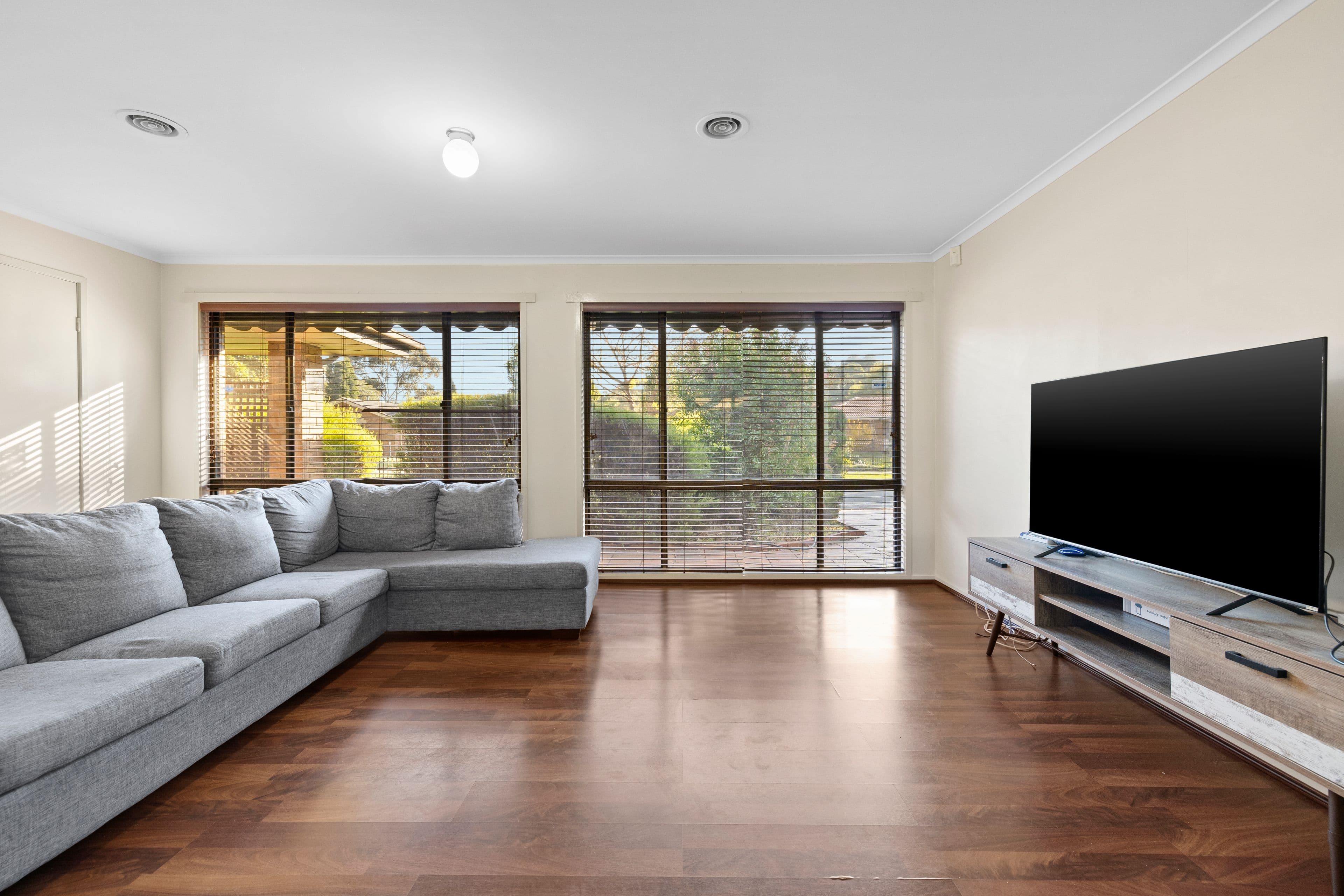 6 Jenola Parade, Wantirna South VIC 3152, Wantirna South - Thumbnail 2