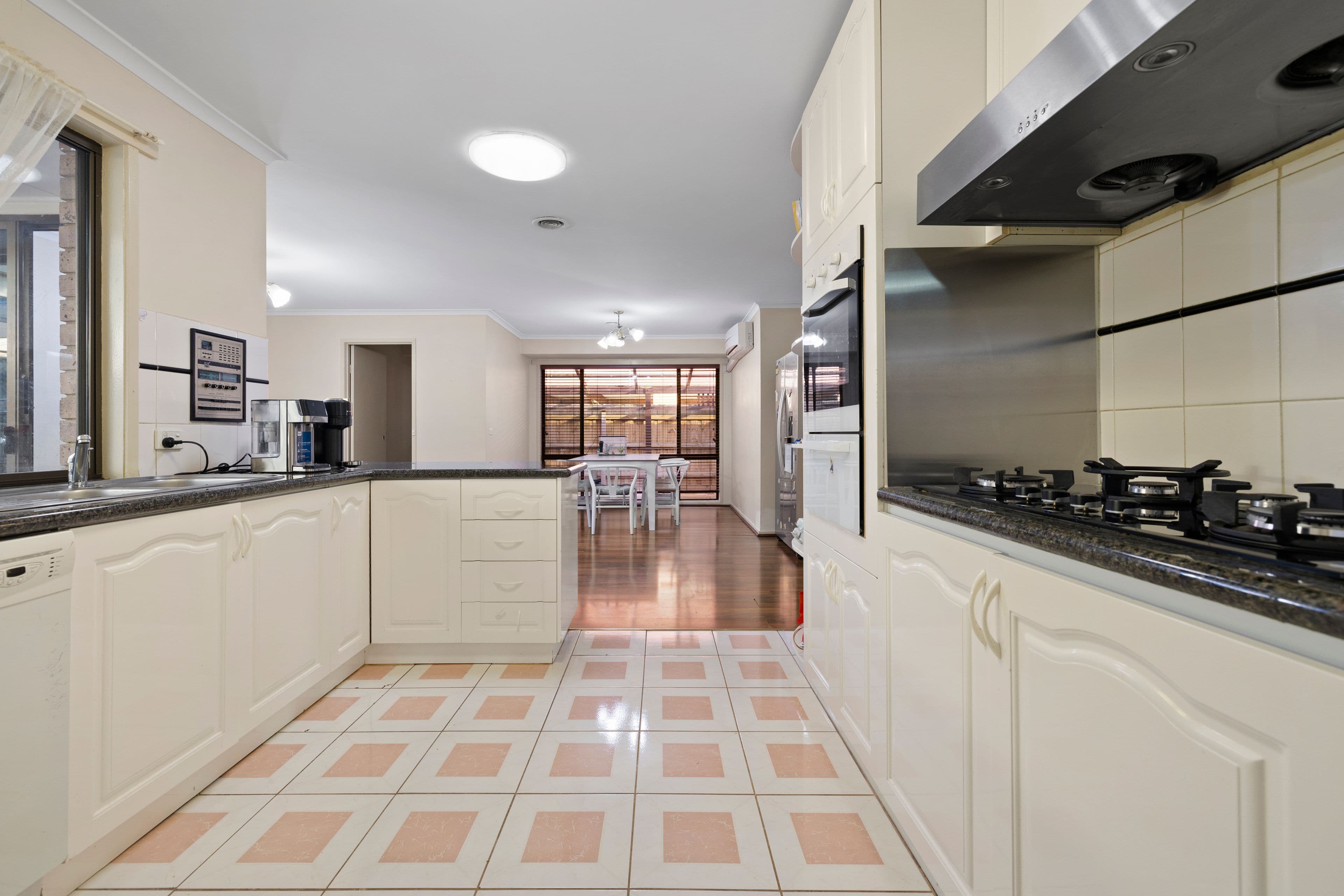 6 Jenola Parade, Wantirna South VIC 3152, Wantirna South - Thumbnail 4