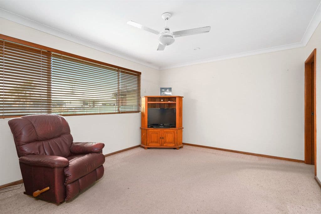 42 Jenkins Street, Davistown NSW 2251, Davistown - Thumbnail 2