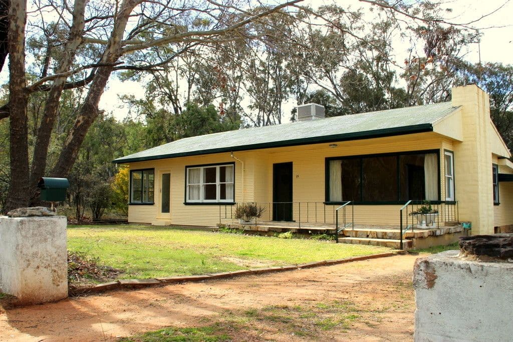 19 Hill Street, Coonabarabran NSW 2357, Coonabarabran - Image 1