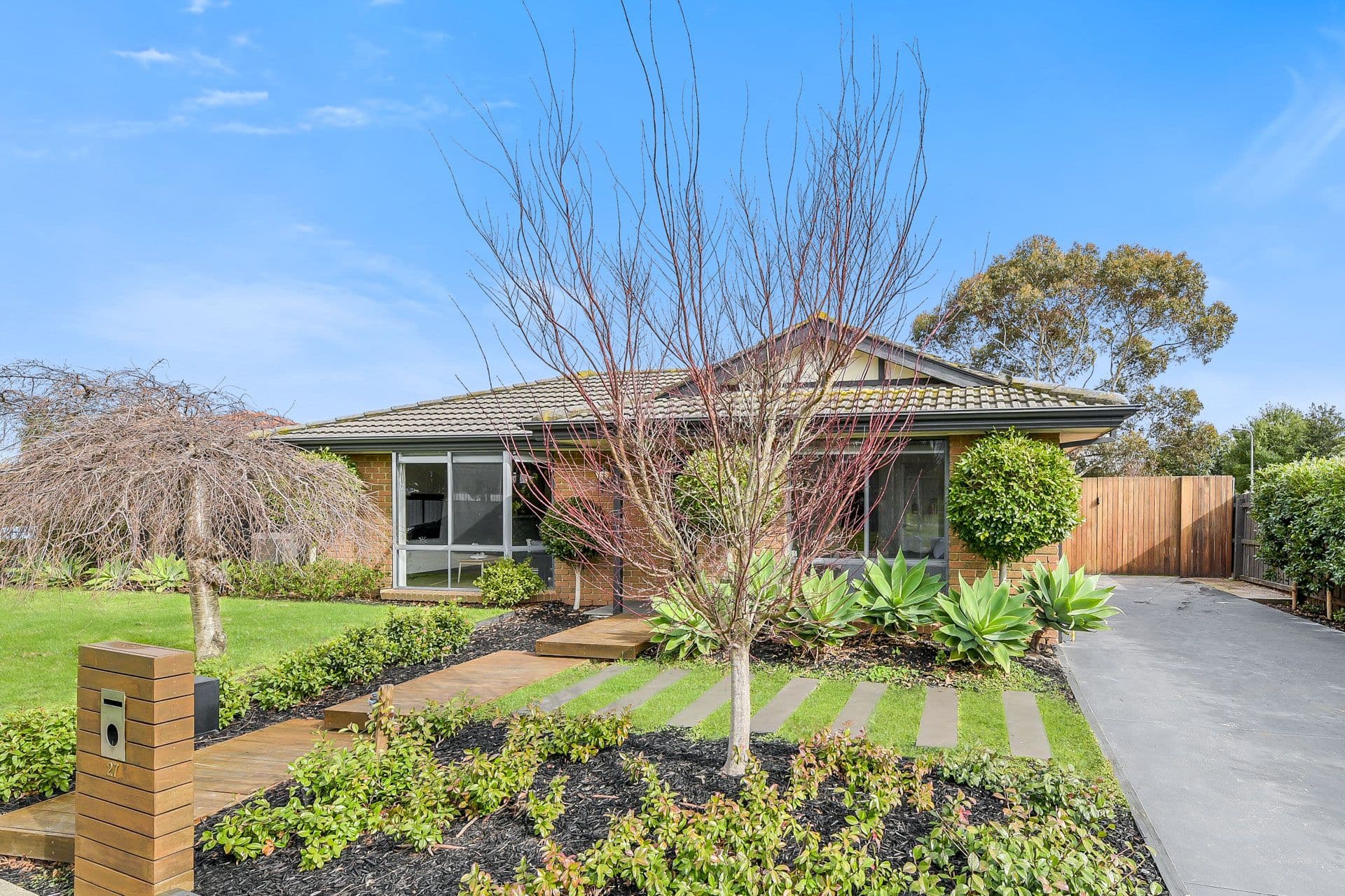 27 Michelle Drive, Berwick VIC 3806, Berwick - Thumbnail 2