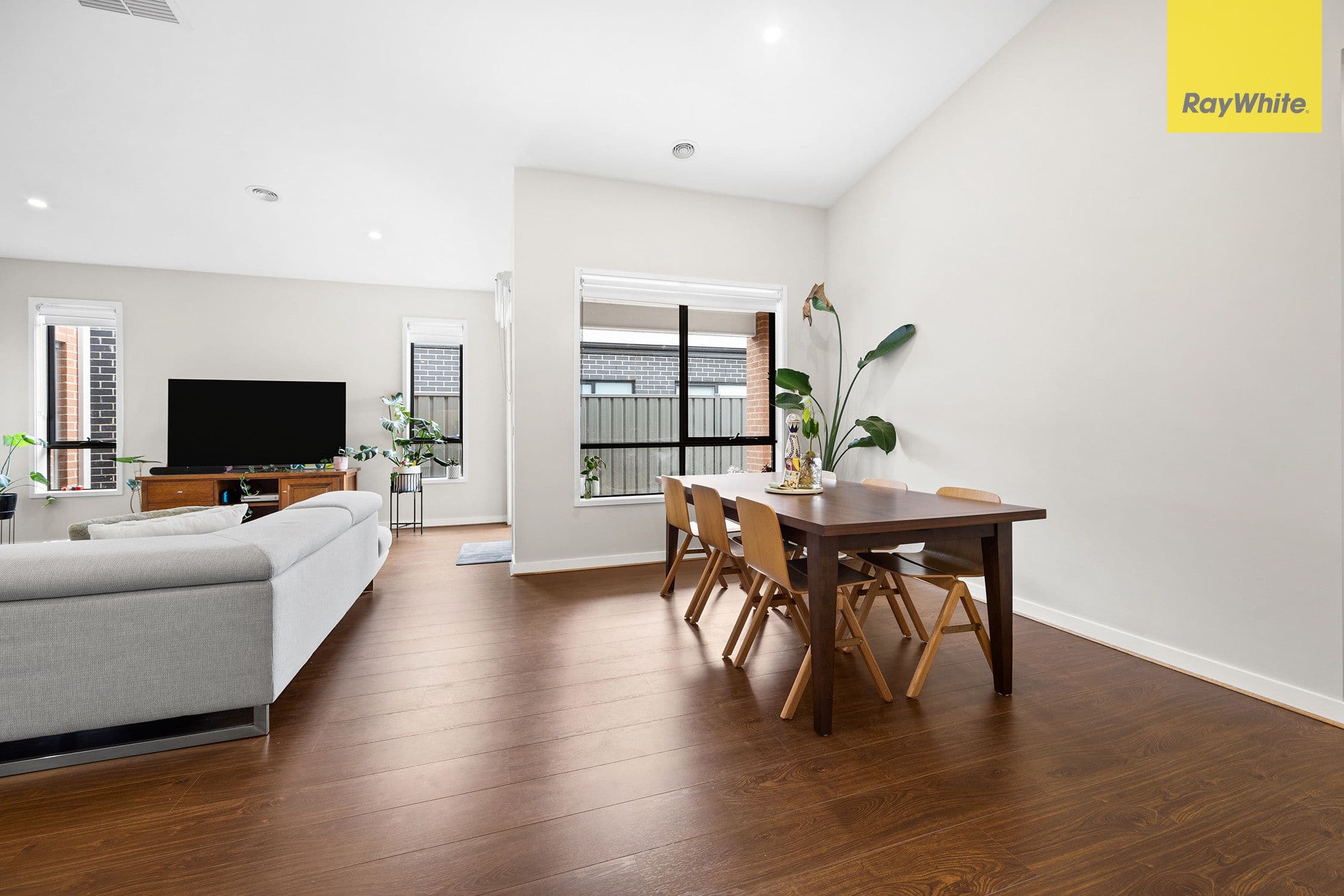 15 Cobalt Crescent, COBBLEBANK VIC 3338, Cobblebank - Thumbnail 6