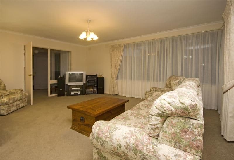 39 Greenwood Drive, BUNDOORA VIC 3083, Bundoora - Thumbnail 2