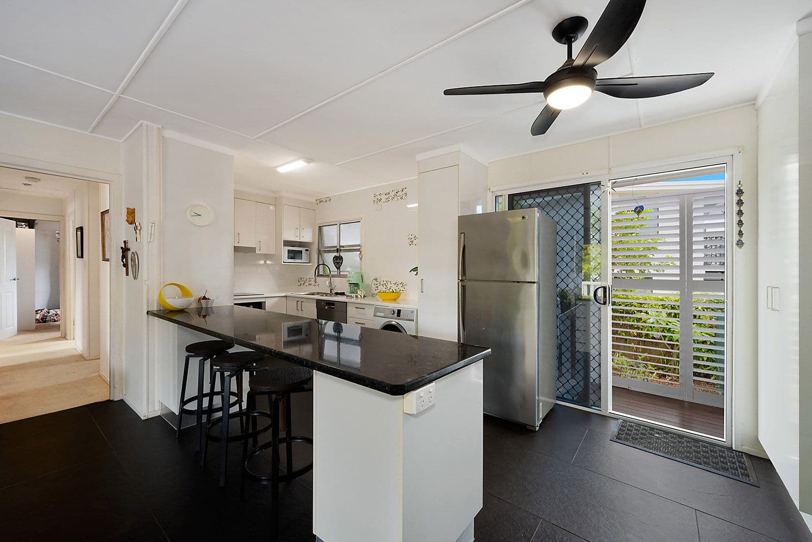 18 Sunnyside Road, Scarborough QLD 4020, Scarborough - Thumbnail 4