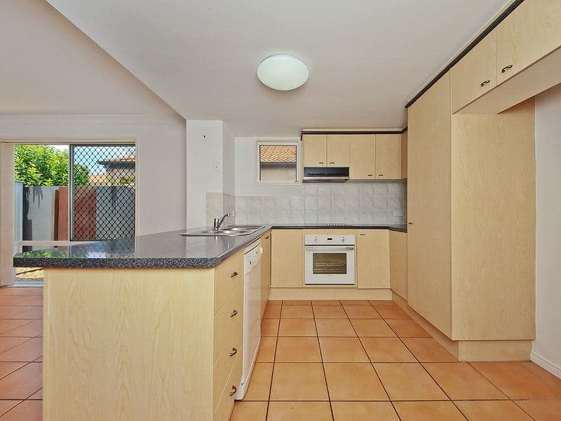 4 Oxbridge Chase, ARUNDEL QLD 4214, Arundel - Thumbnail 2
