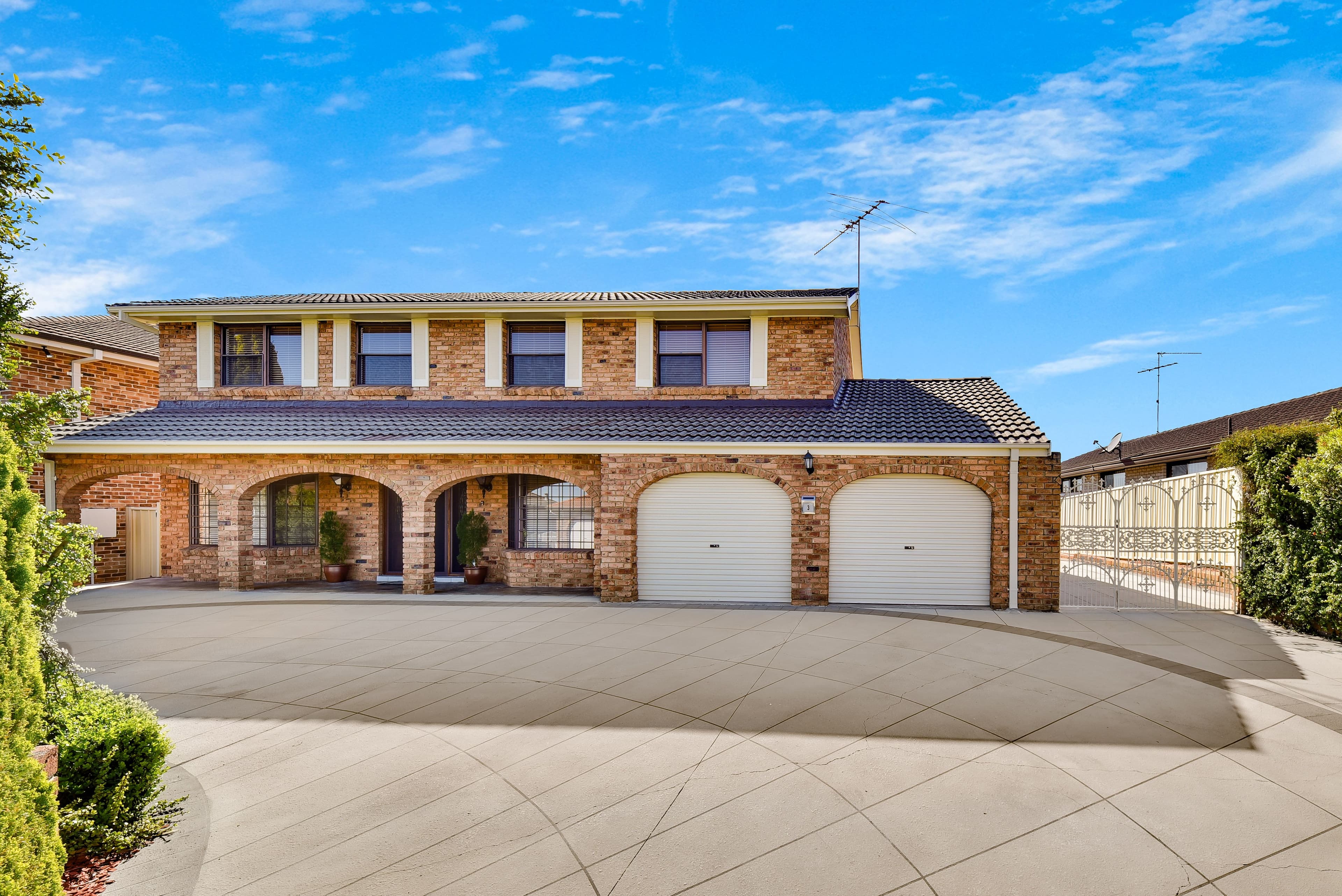 3 Barrenjoey Close, Woodbine - Image 1