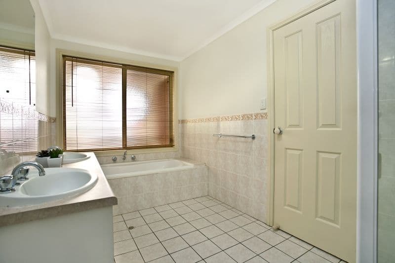 28 Fergusson Bowl, CRAIGMORE SA 5114, Craigmore - Thumbnail 6