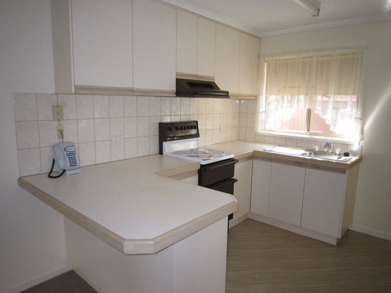122 Crossen Street, ECHUCA VIC 3564, Echuca - Thumbnail 2