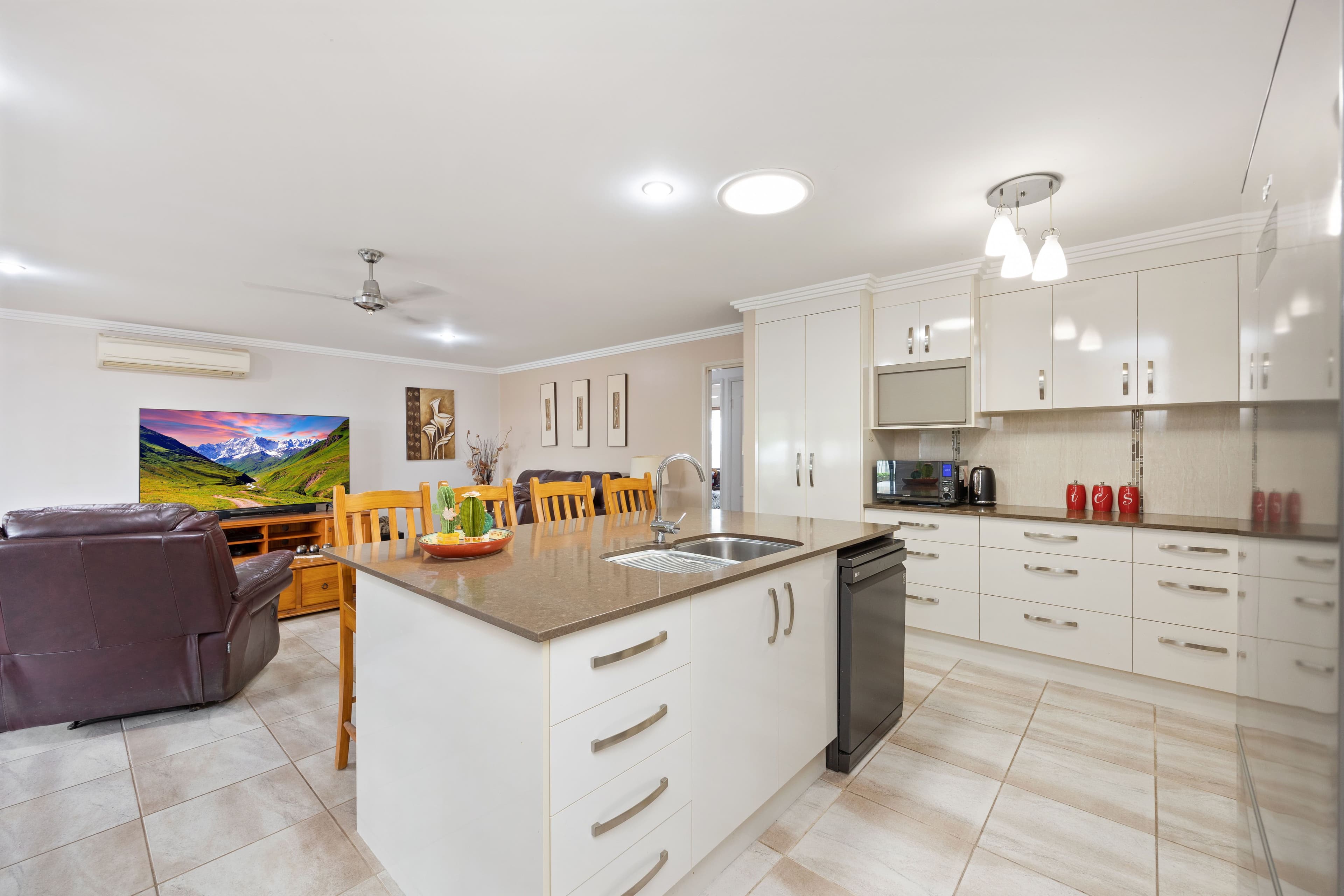 25 Romeck Crescent, Urraween QLD 4655, Urraween - Thumbnail 5