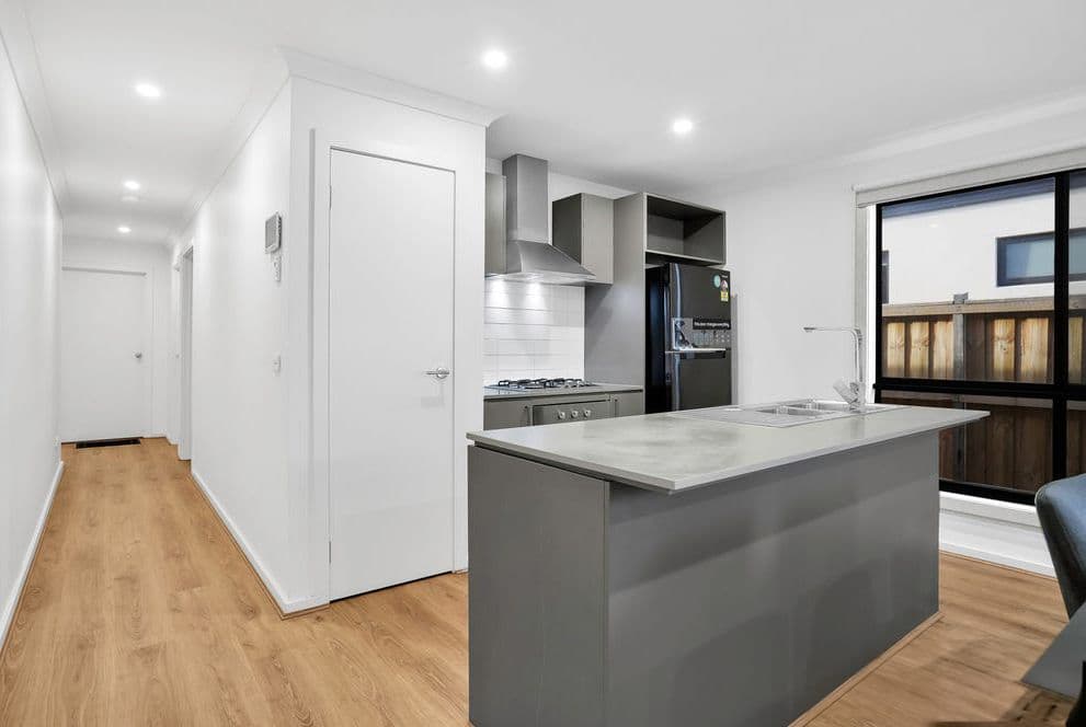 10 Dianchi Drive, Wyndham Vale VIC 3024, Wyndham Vale - Thumbnail 3
