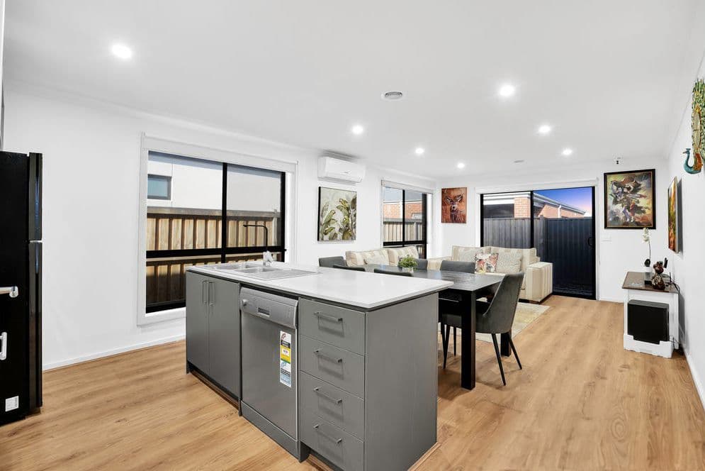 10 Dianchi Drive, Wyndham Vale VIC 3024, Wyndham Vale - Thumbnail 4