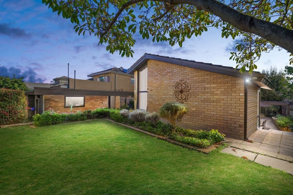 8 Heany Street, Mount Waverley VIC 3149, Mount Waverley - Thumbnail 2