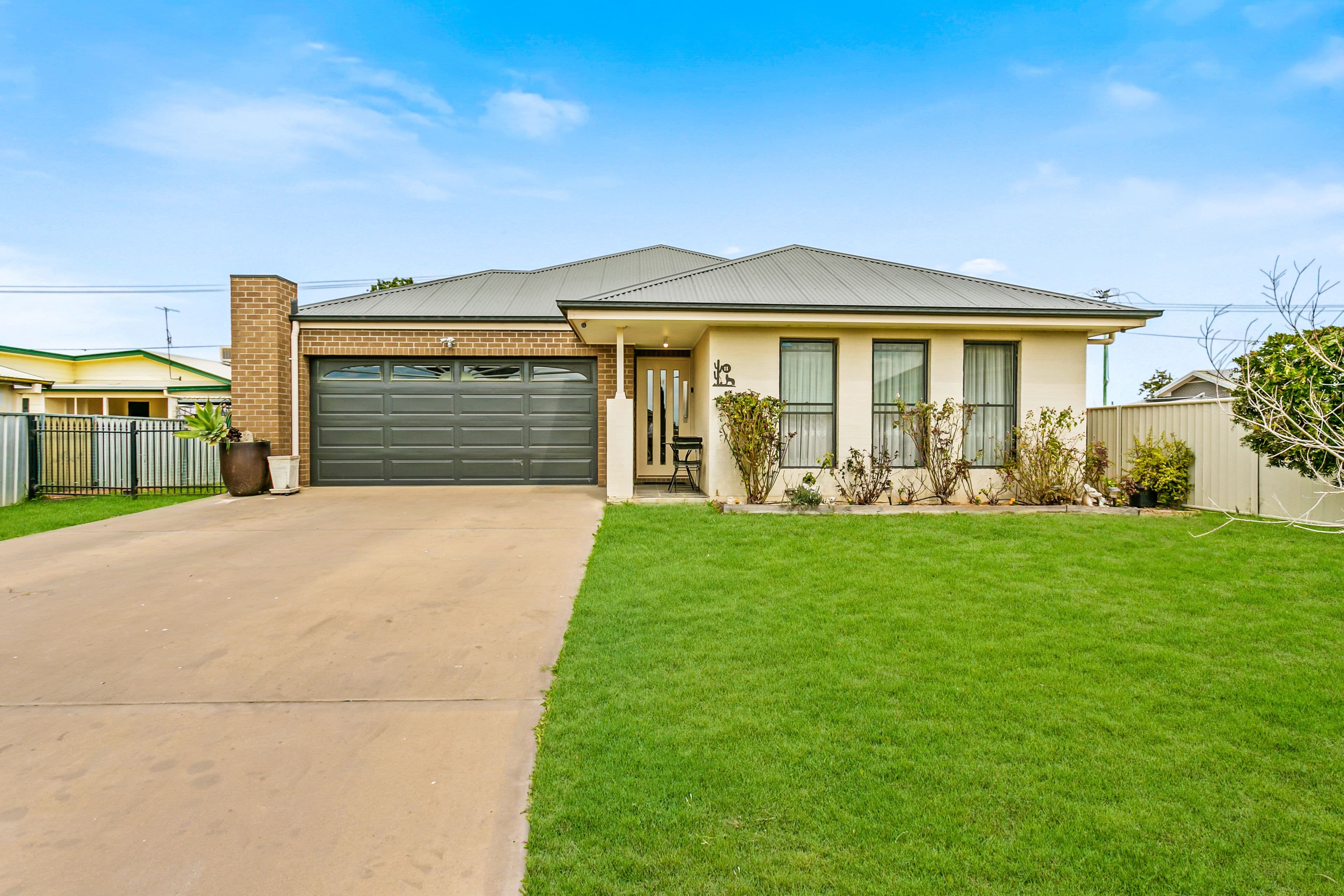 11 Mawson Close, Tamworth NSW 2340, Tamworth - Image 1