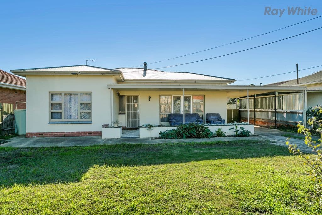 8 Eleanor Close, Mooroobool, QLD, 4870, Mooroobool - Thumbnail 2