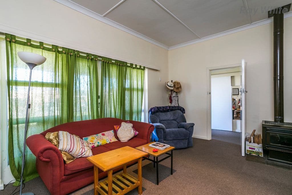 8 Eleanor Close, Mooroobool, QLD, 4870, Mooroobool - Thumbnail 3
