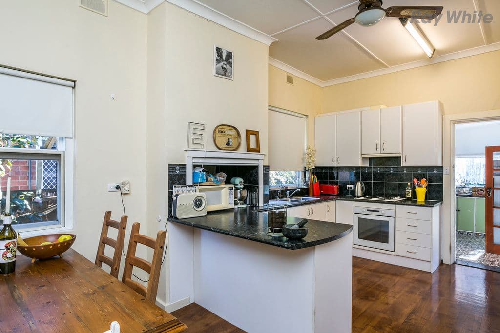 8 Eleanor Close, Mooroobool, QLD, 4870, Mooroobool - Thumbnail 4