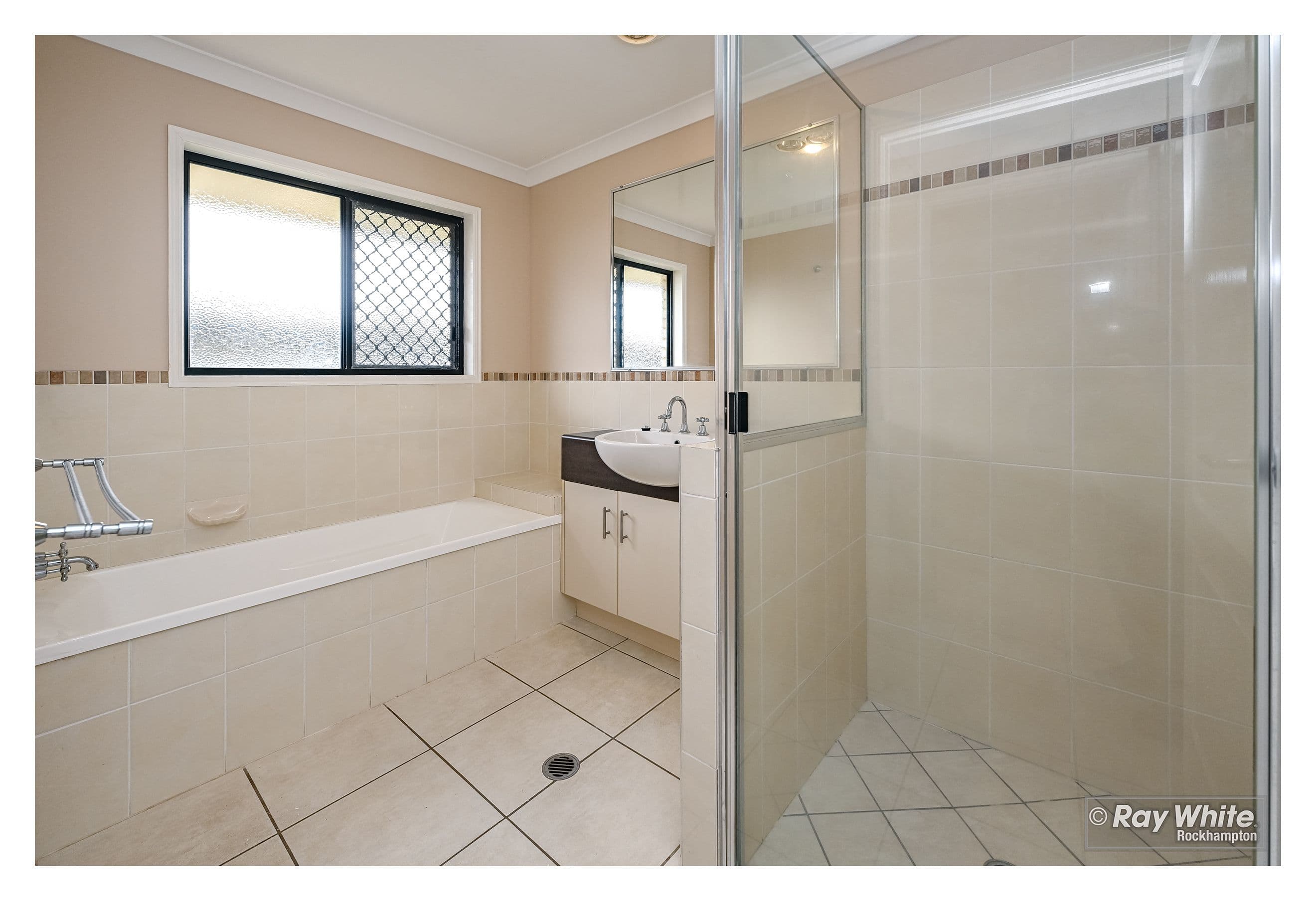 16 Corella Drive, Gracemere QLD 4702, Gracemere - Thumbnail 4