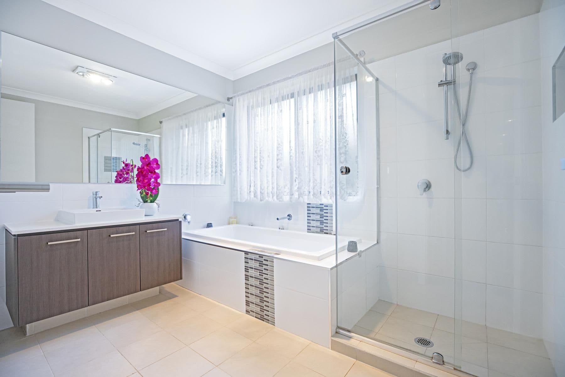 5 Illoura Way, Jordan Springs - Thumbnail 8