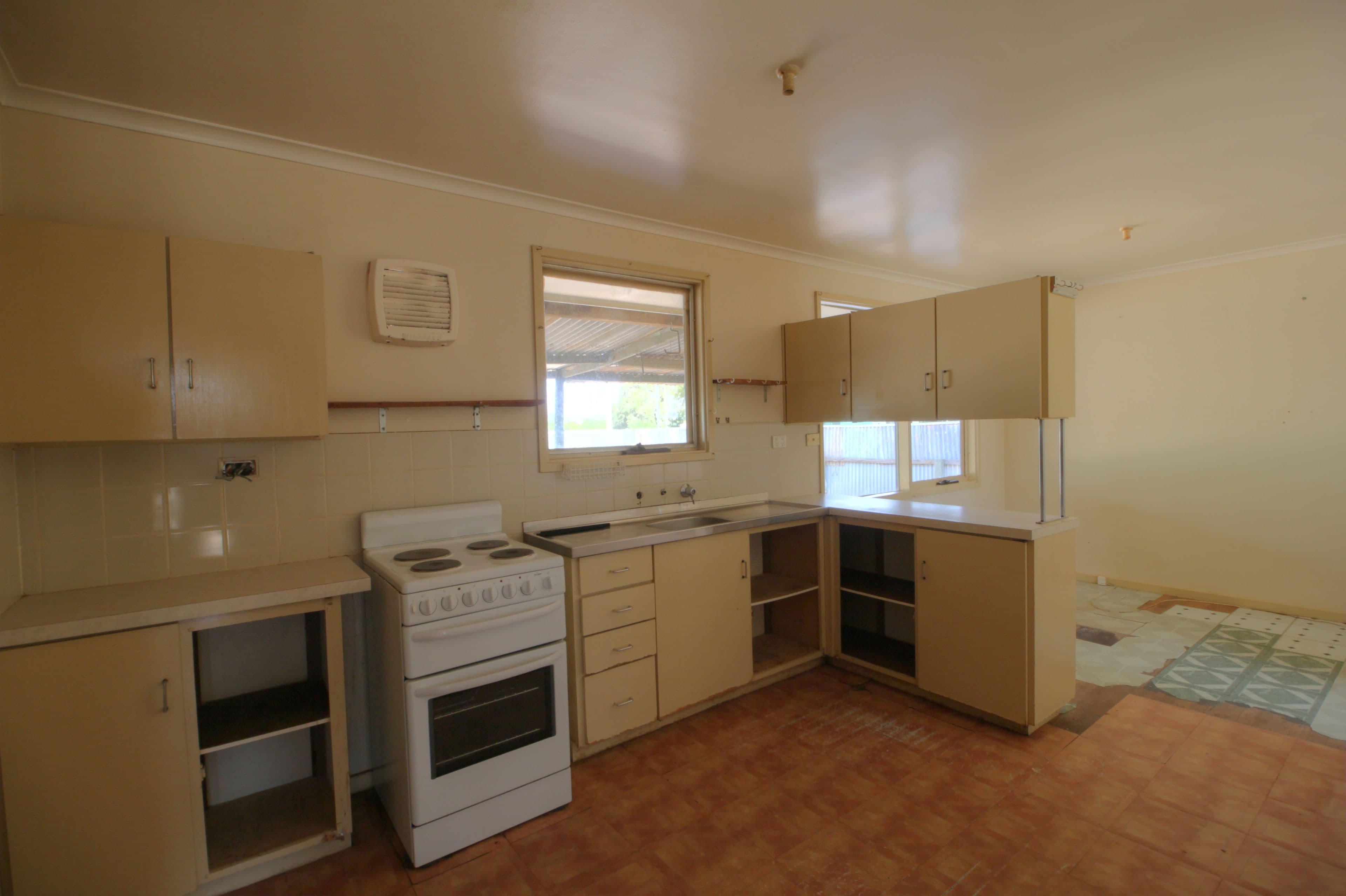 18 Sims Parade, Renmark SA 5341, Renmark - Thumbnail 2
