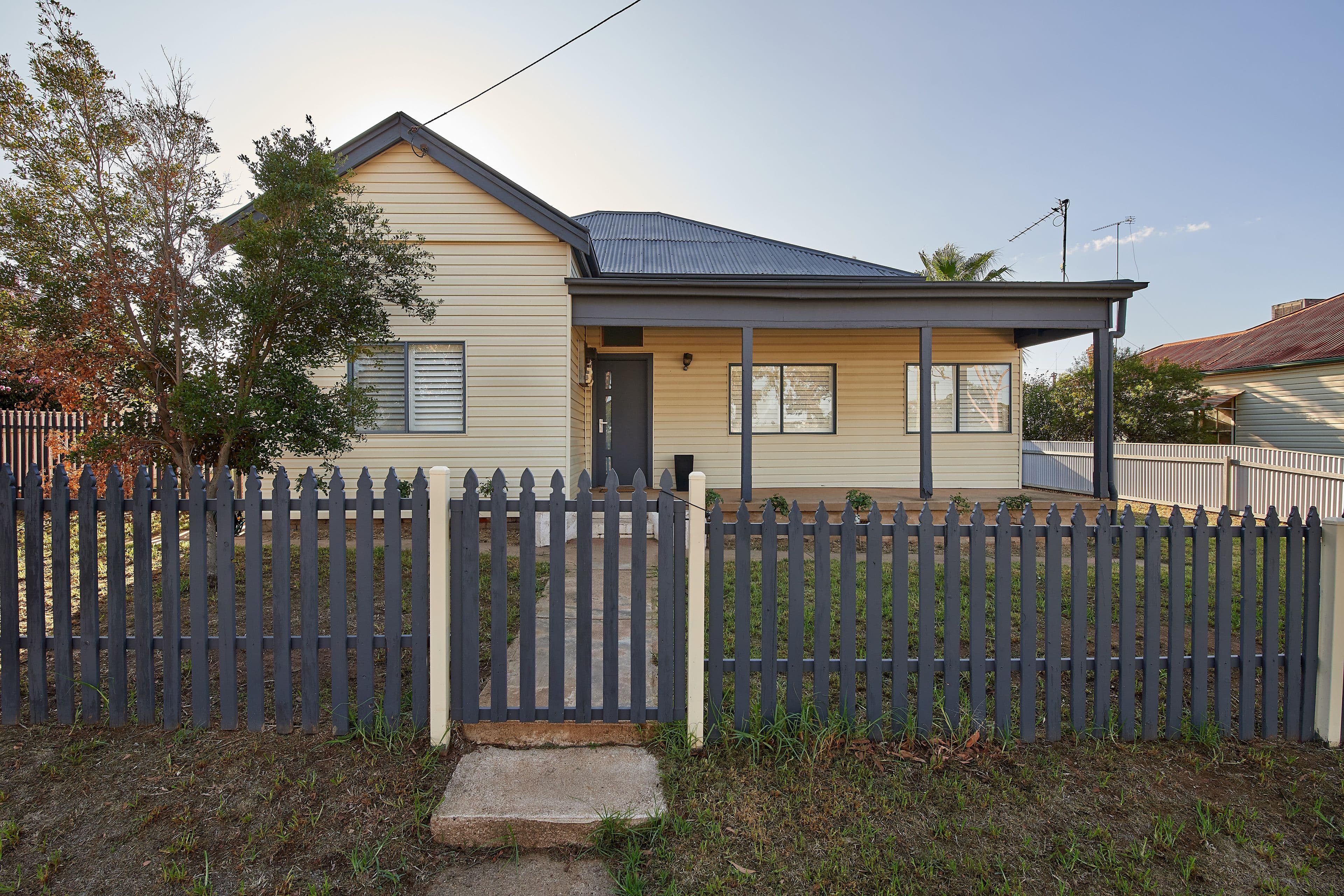 130 Main Street, Junee NSW 2663, Junee - Image 1
