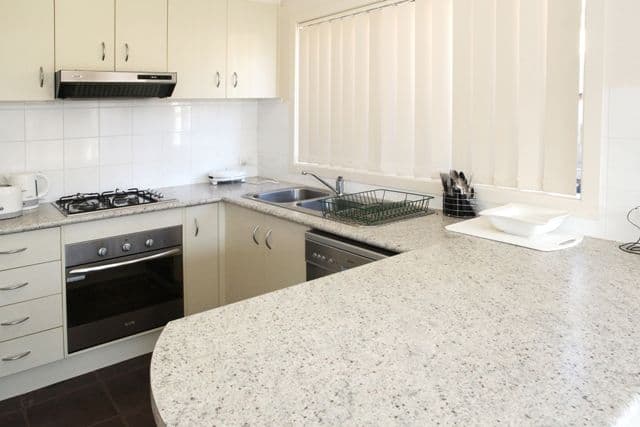15a Hooker Road, WERRIBEE VIC 3030, Werribee - Thumbnail 2