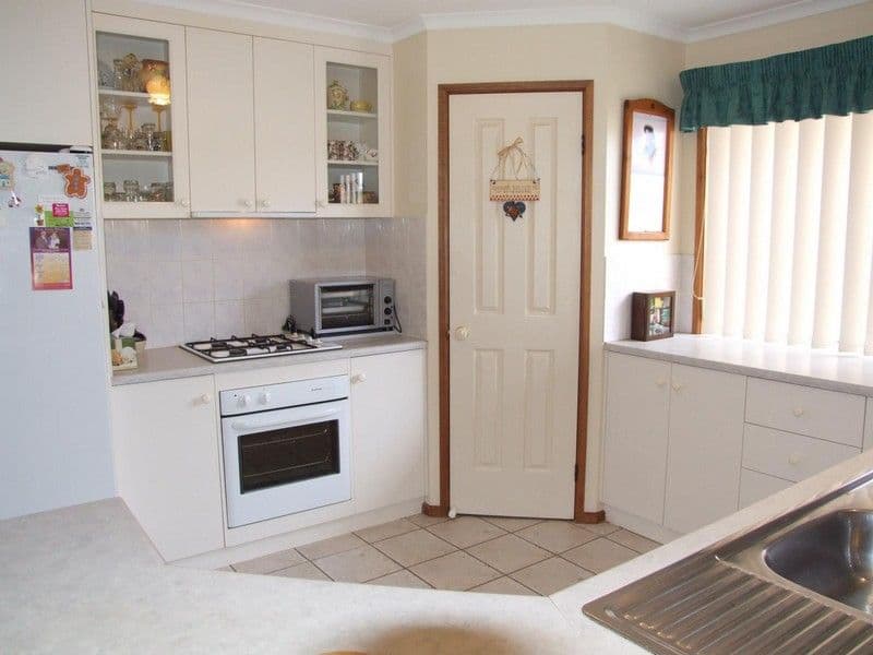 16 Finch Close, ANDREWS FARM SA 5114, Andrews Farm - Thumbnail 2