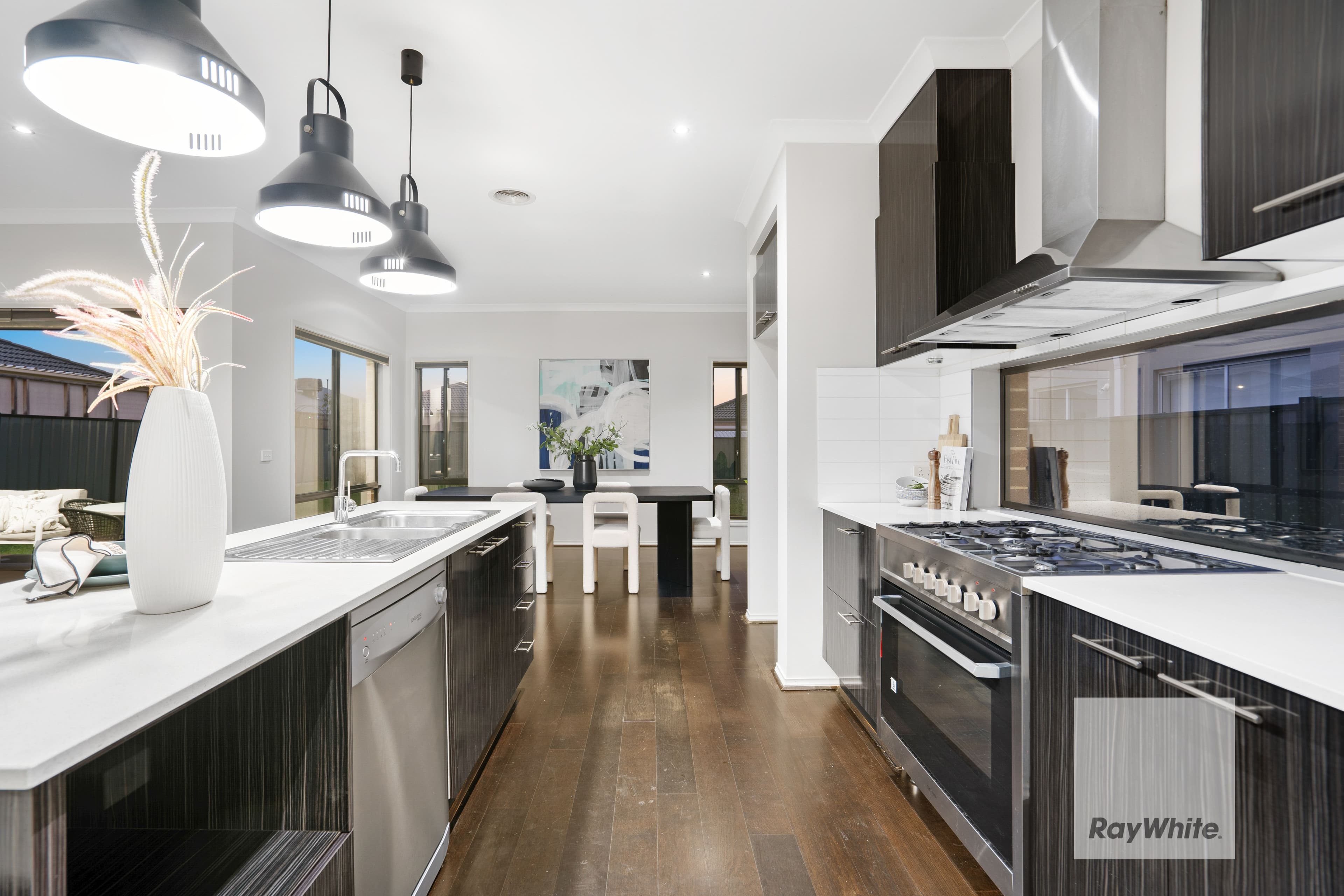 33 Hardwick Crescent, DERRIMUT VIC 3026, Derrimut - Thumbnail 3