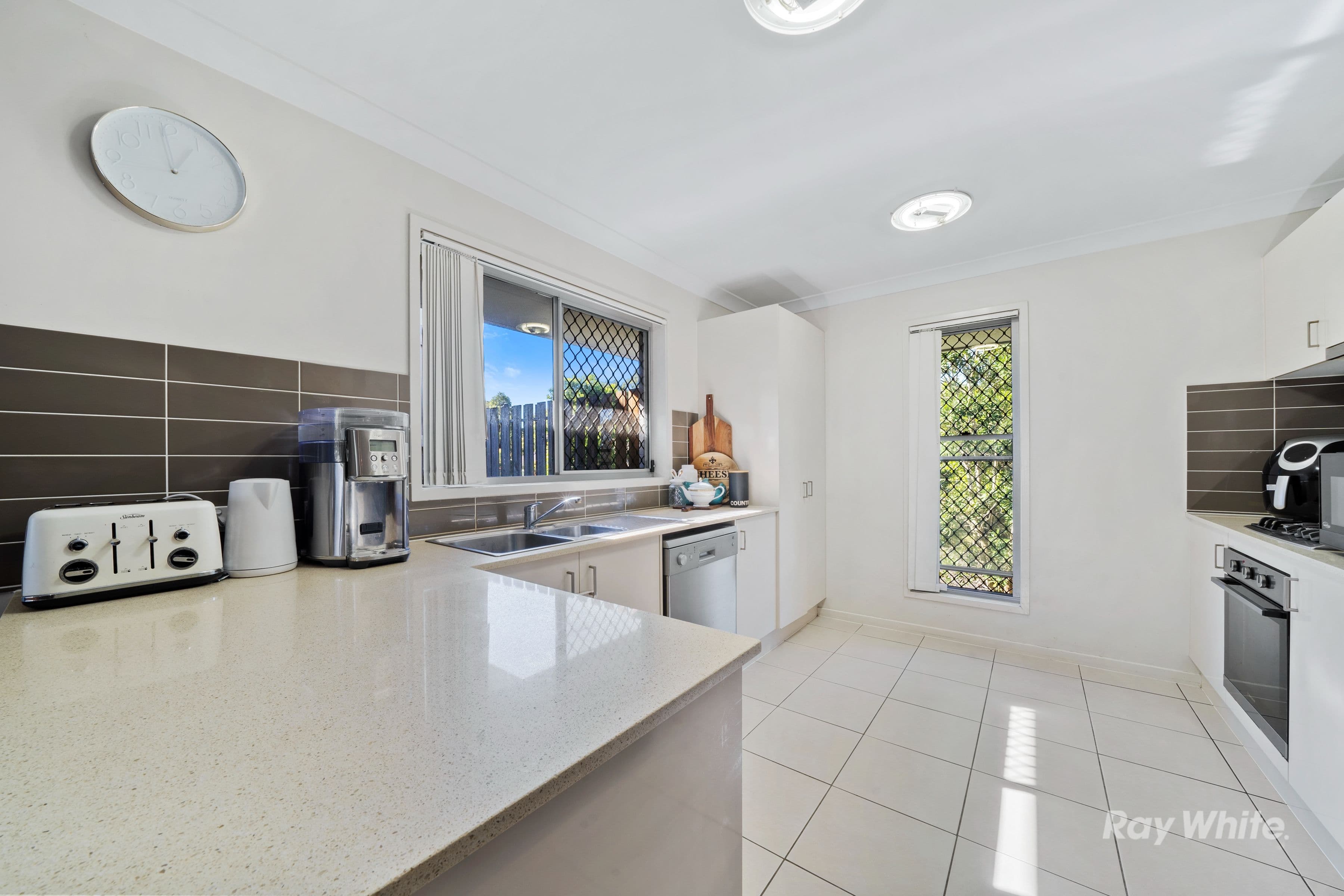 8 Highvale Court, Bahrs Scrub QLD 4207, Bahrs Scrub - Thumbnail 5