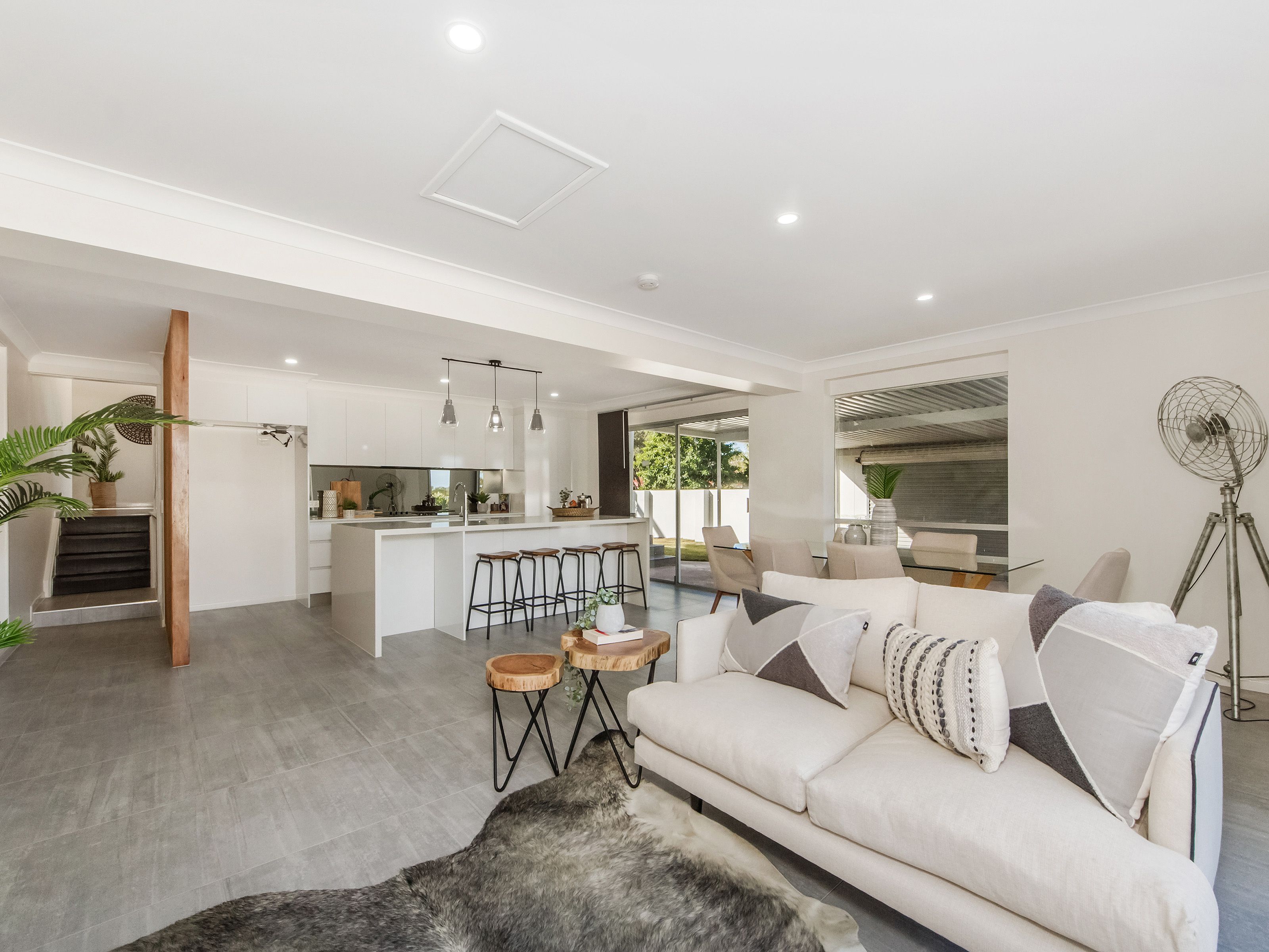 12 Kinloch Avenue, Benowa QLD 4217, Benowa - Thumbnail 3