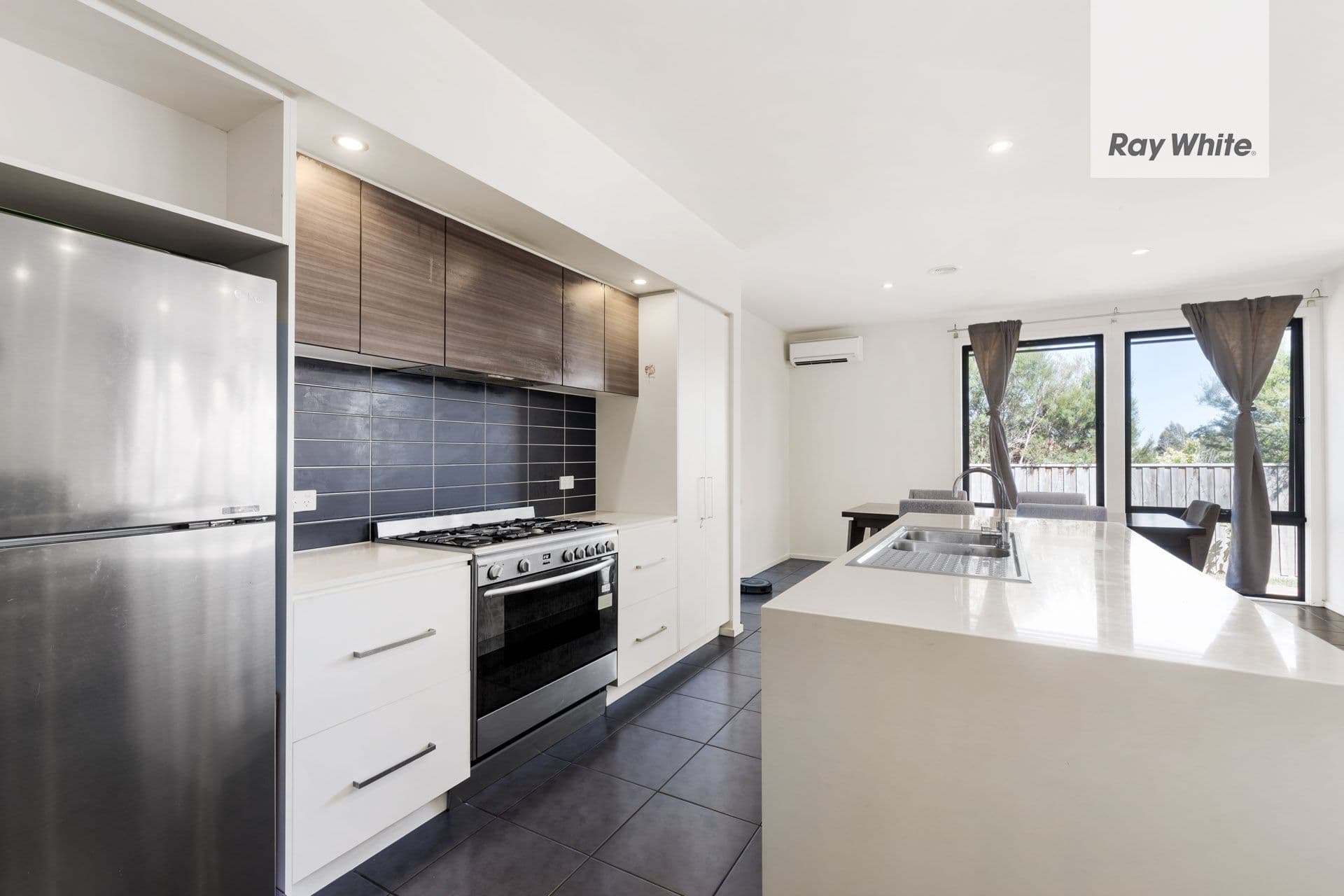 1 Burn Nar Look Drive, Burwood VIC 3125, Burwood - Thumbnail 3