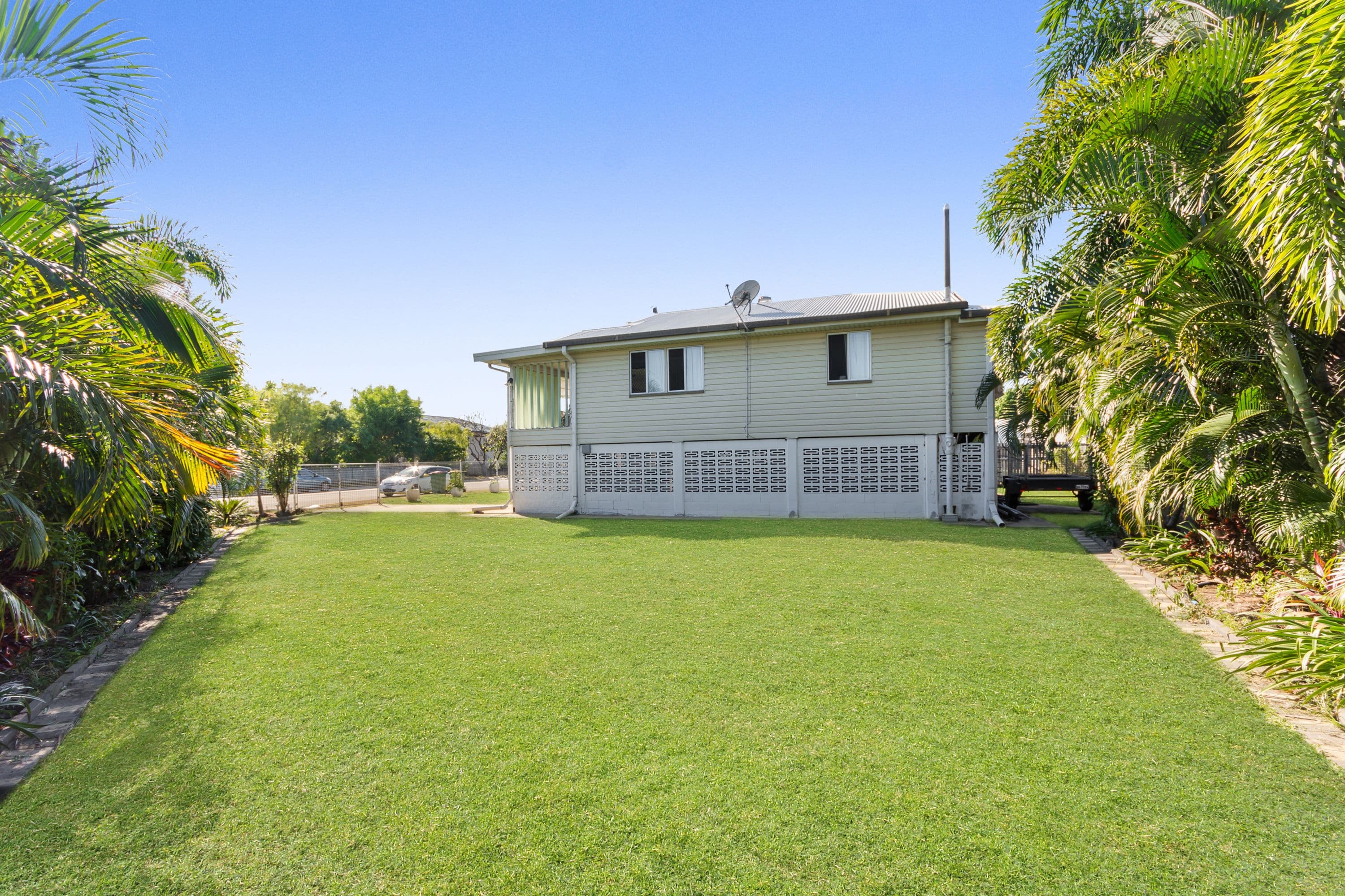 105 Corcoran Street, Currajong QLD 4812, Currajong - Thumbnail 2