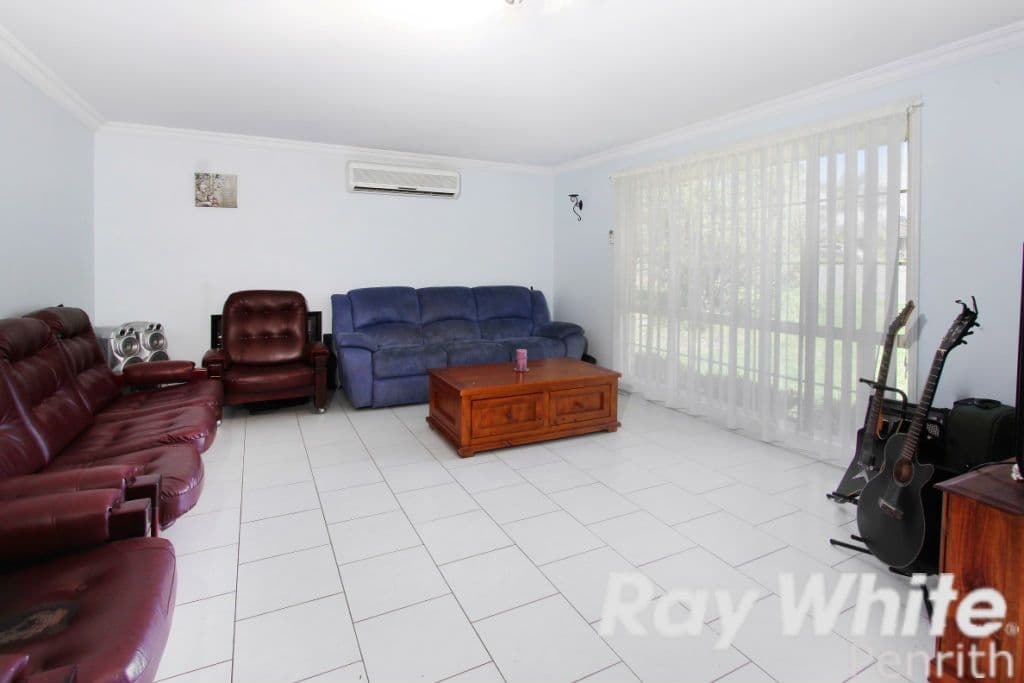 11 Jillak Close, GLENMORE PARK NSW 2745, Glenmore Park - Thumbnail 3