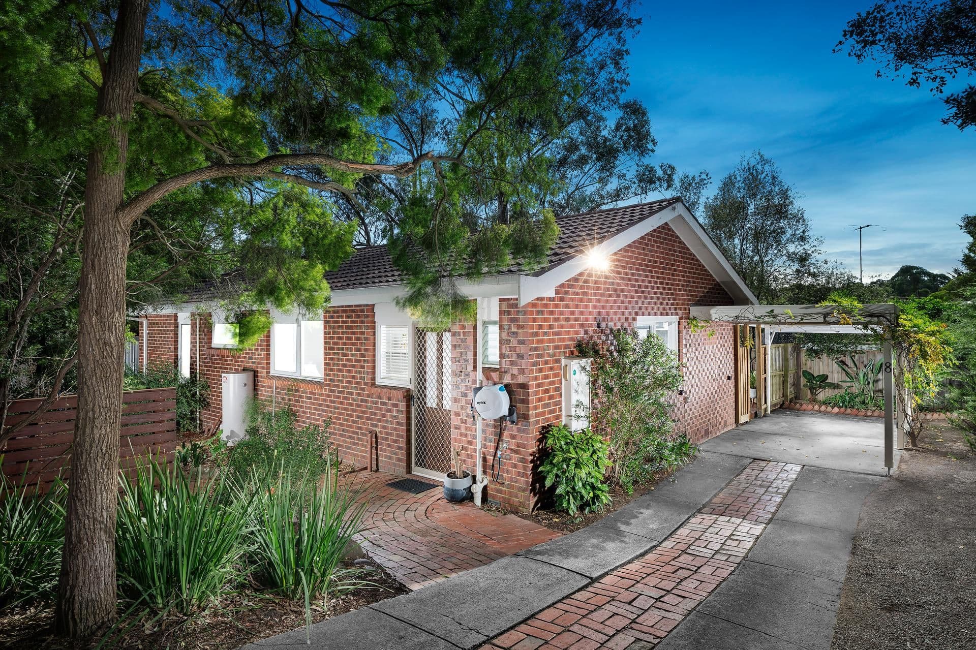 8 Dering Street, Diamond Creek VIC 3089, Diamond Creek - Thumbnail 2