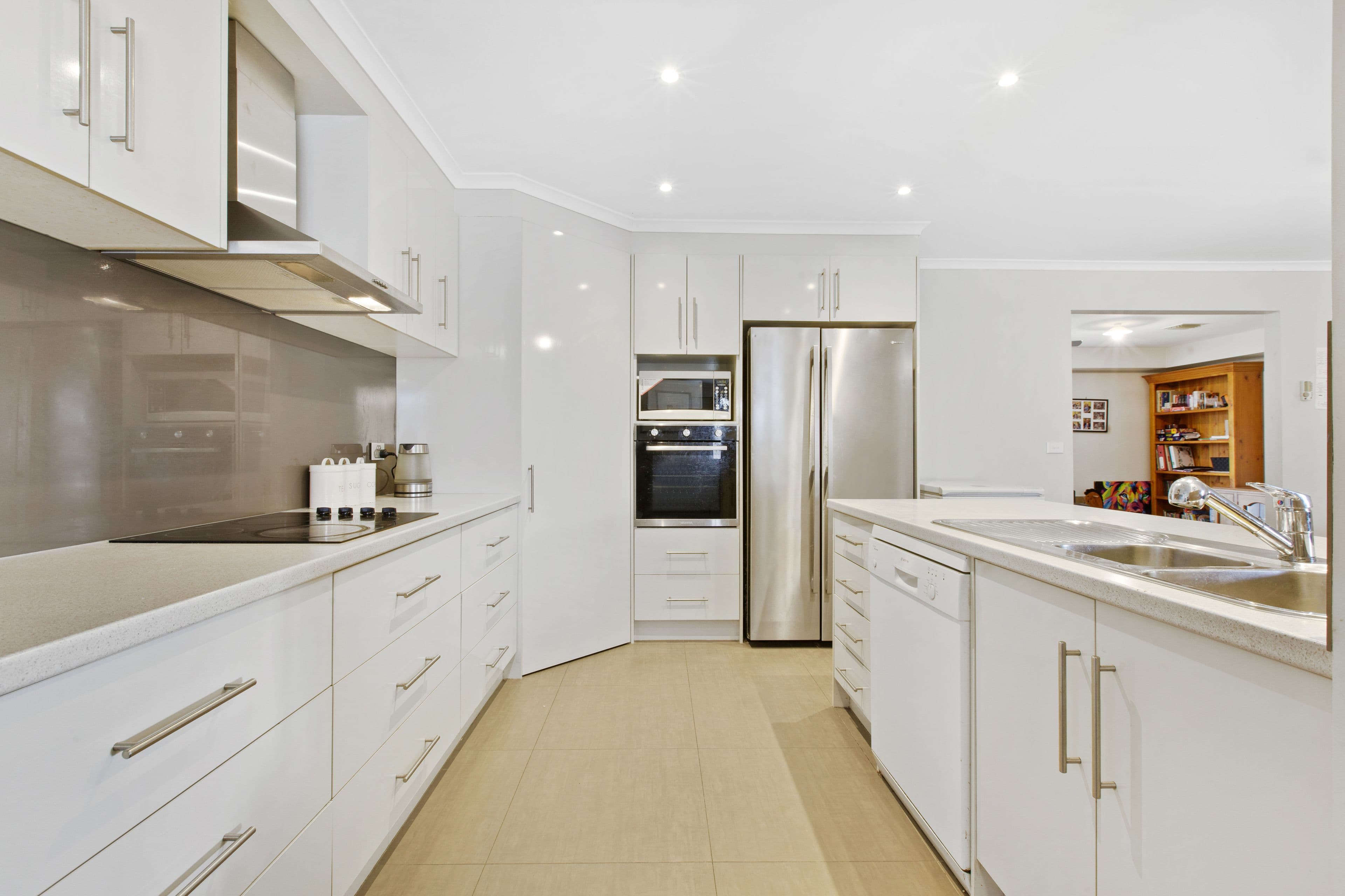 7 Dorchester Crescent, Carrum Downs VIC 3201, Carrum Downs - Thumbnail 2