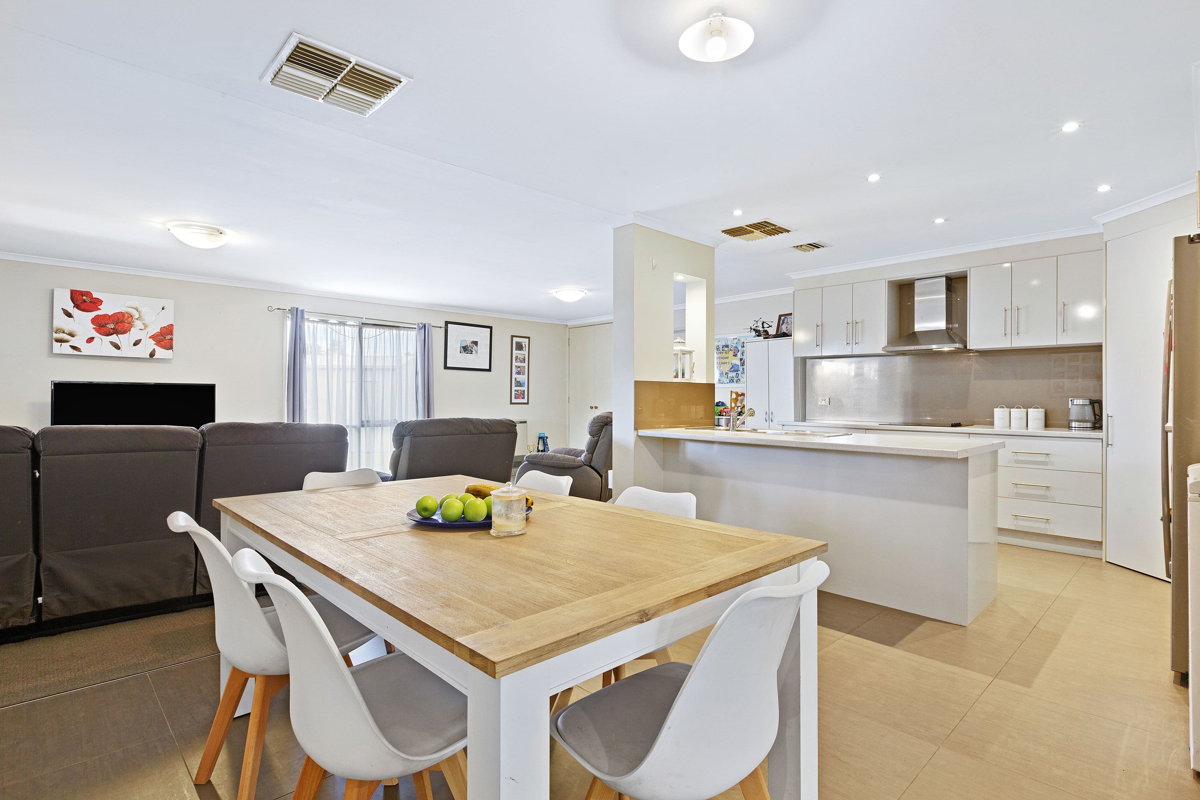 7 Dorchester Crescent, Carrum Downs VIC 3201, Carrum Downs - Thumbnail 3