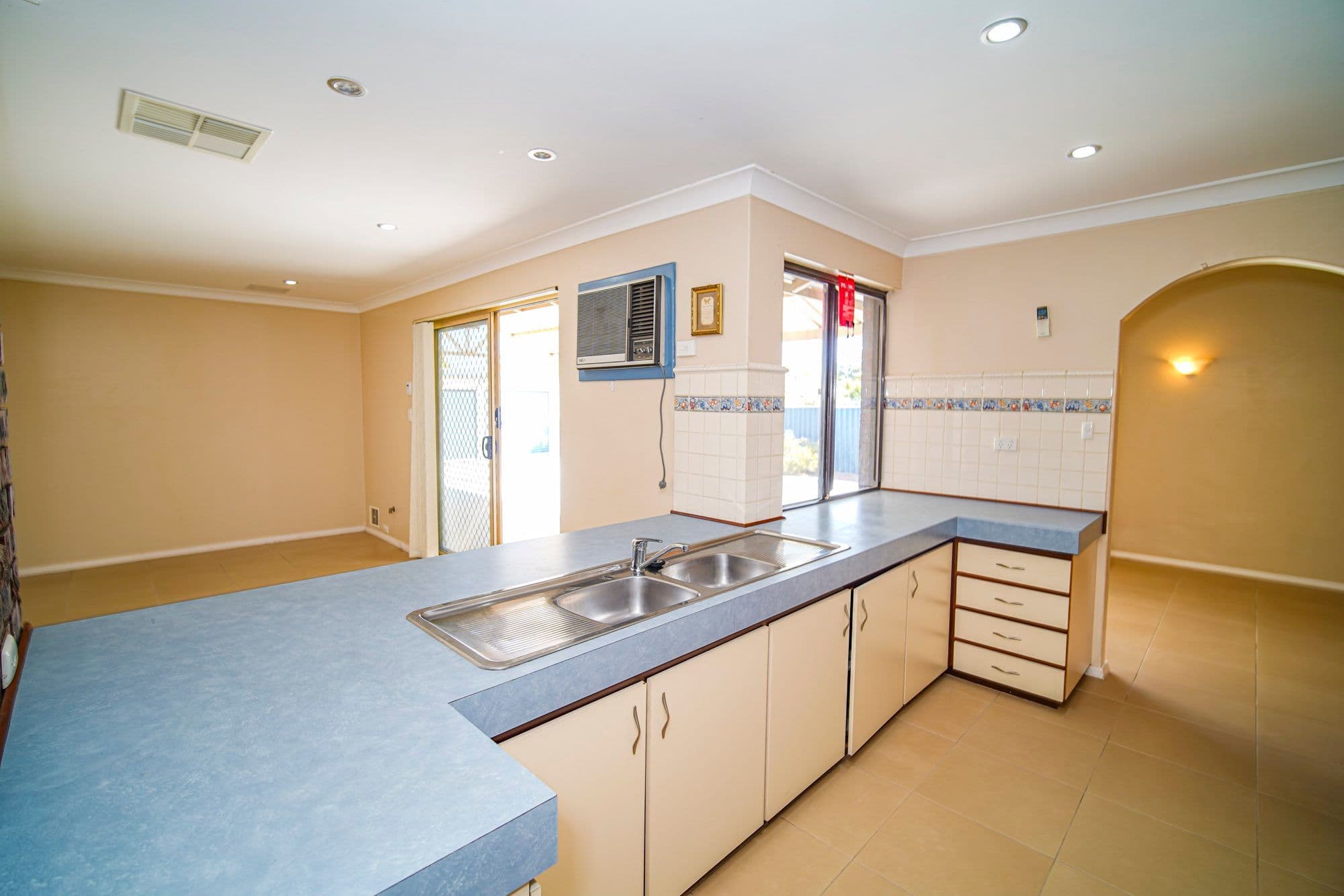 316 Wright Street, Cloverdale WA 6105, Cloverdale - Thumbnail 2