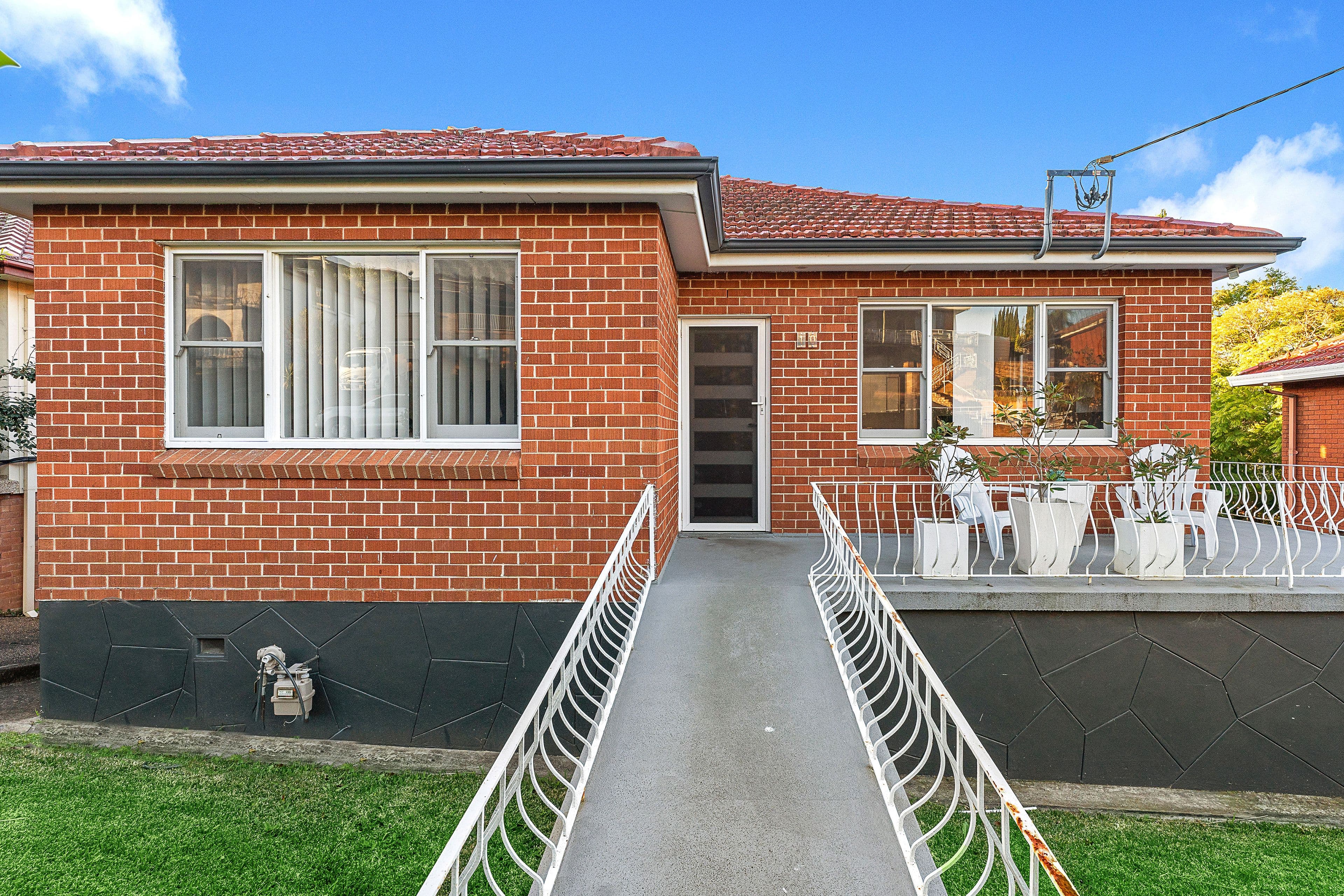 10 Beverley Avenue, Unanderra NSW 2526, Unanderra - Thumbnail 2