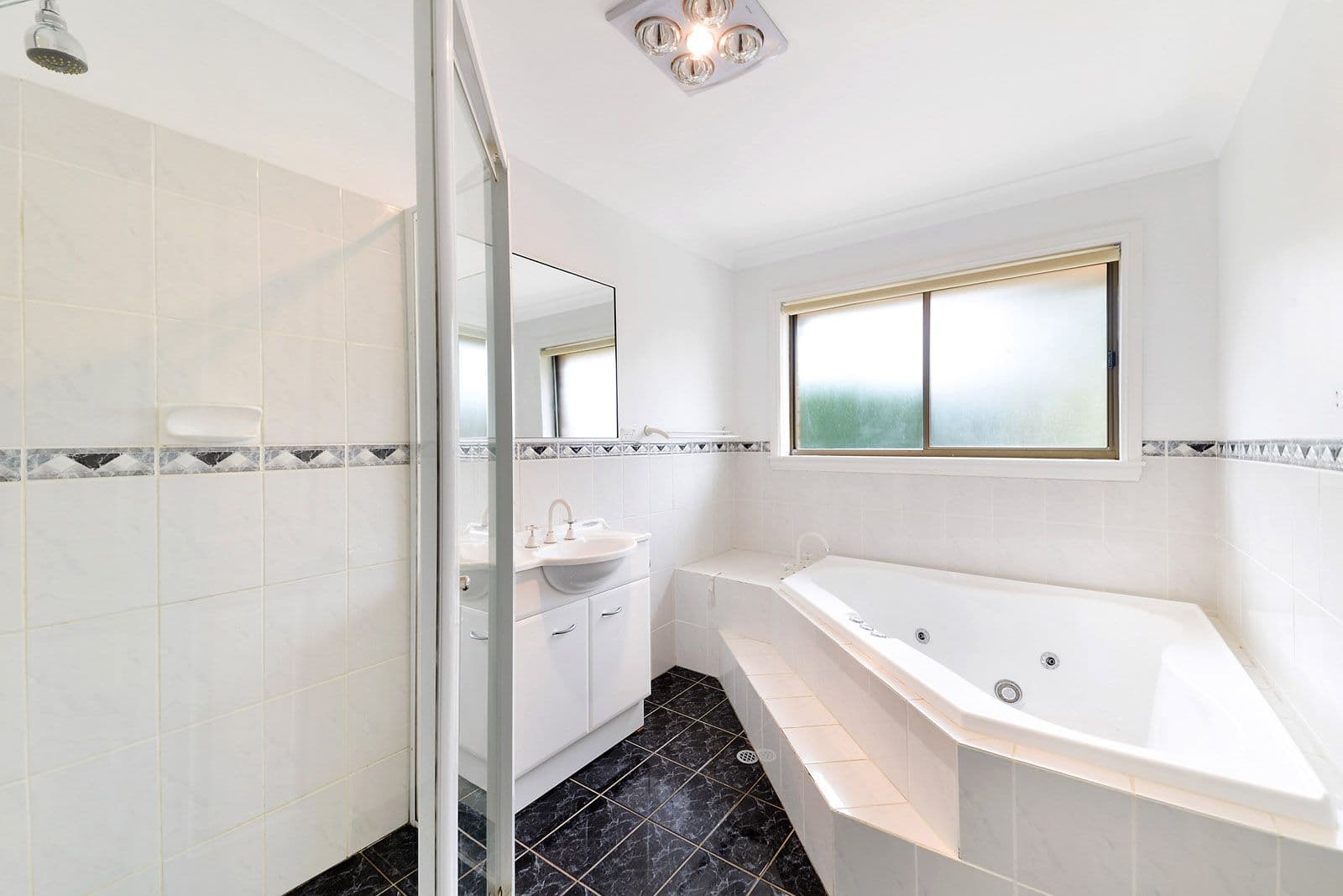 14 Lancelot Court, Castle Hill - Thumbnail 5