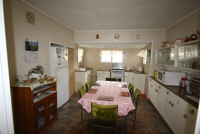32 Strathdee Street, MUNDUBBERA QLD 4626, Mundubbera - Thumbnail 2